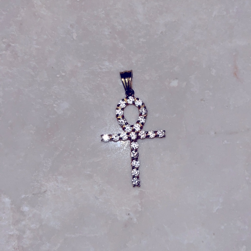 Gold and diamond not real but is a really good pendant